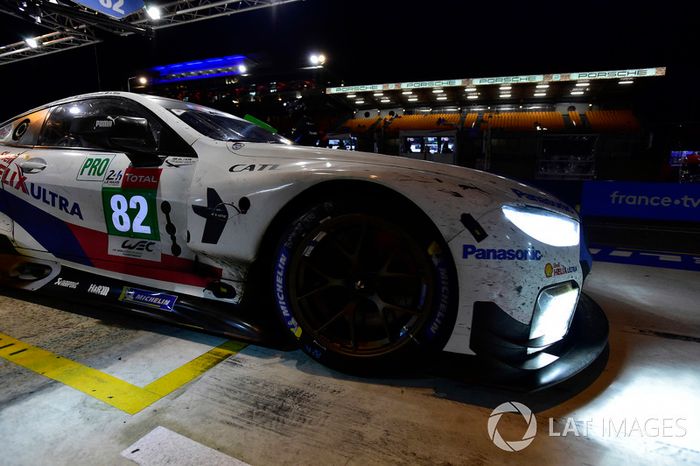 #82 BMW Team MTEK BMW M8 GTE: Antonio Felix da Costa, Alexander Sims, Augusto Farfus, pit stop