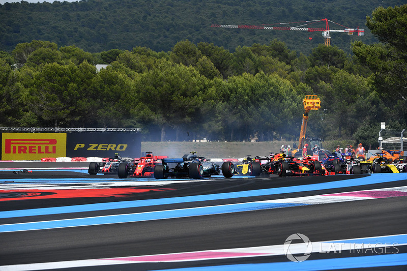 Sebastian Vettel, Ferrari SF71H dreht Valtteri Bottas, Mercedes-AMG F1 W09
