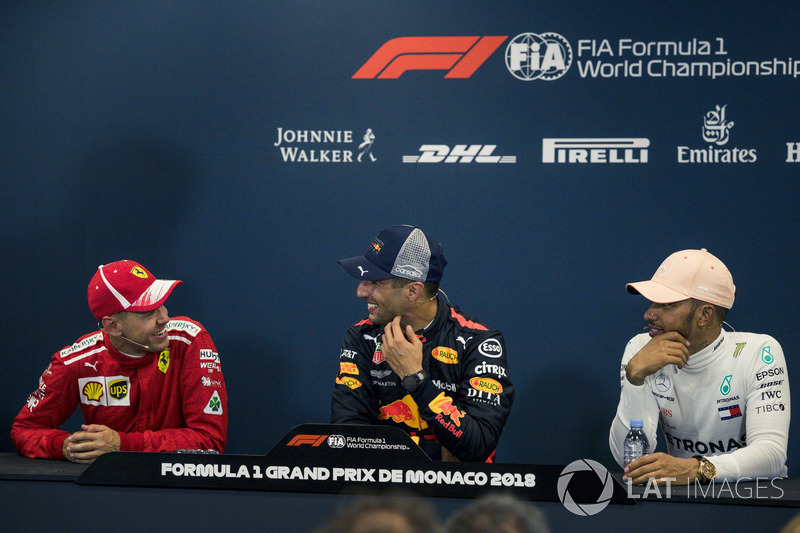 Sebastian Vettel, Ferrari, Daniel Ricciardo, Red Bull Racing y Lewis Hamilton, Mercedes-AMG F1 en la Conferencia de prensa