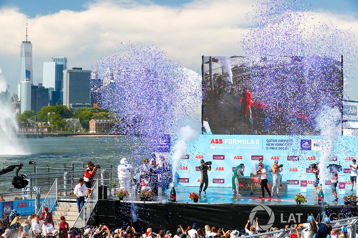 Jean-Eric Vergne, Techeetah, gana seguido de Lucas di Grassi, Audi Sport ABT Schaeffler, Daniel Abt, Audi Sport ABT Schaeffler