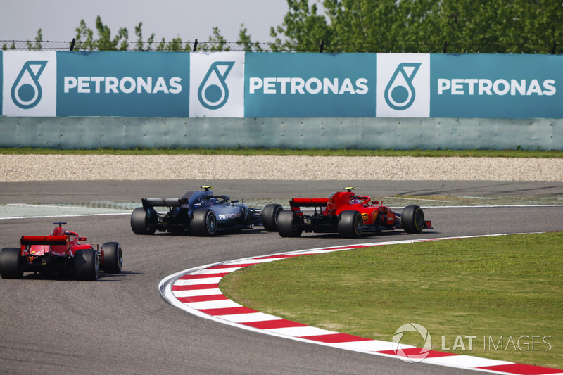 Valtteri Bottas, Mercedes AMG F1 W09, passes Kimi Raikkonen, Ferrari SF71H, for the lead of the race, as Sebastian Vettel, Ferrari SF71H follows