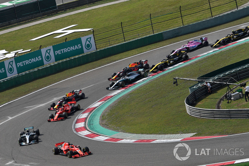 Sebastian Vettel, Ferrari SF71H mène au départ de la course