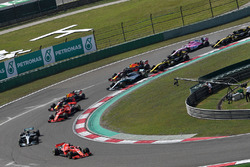 Sebastian Vettel, Ferrari SF71H mène au départ de la course