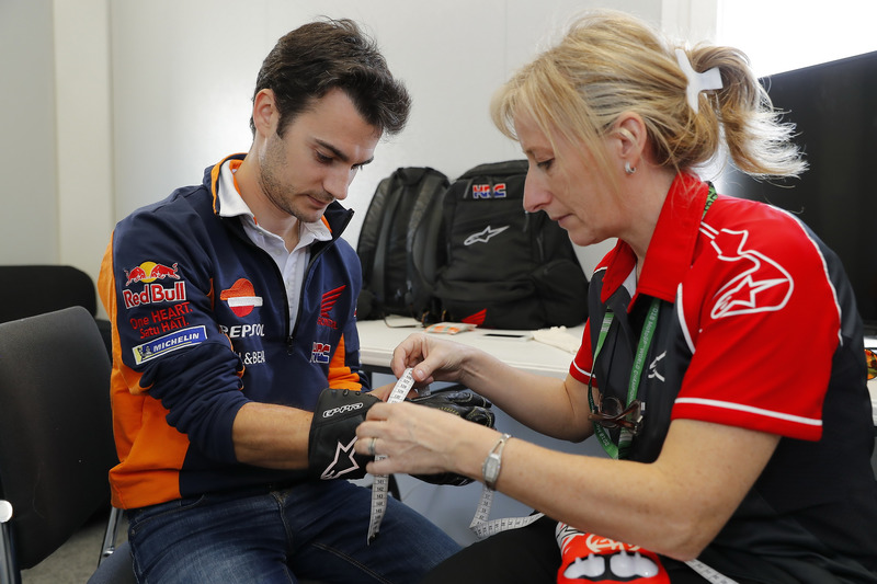 Dani Pedrosa, Repsol Honda Team with gloves