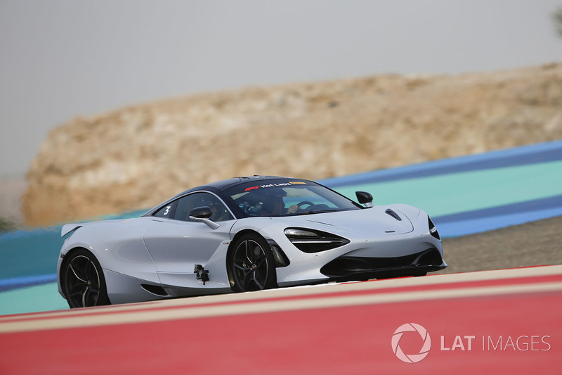 Заезд Pirelli Hot Laps: исполнительный директор McLaren Technology Group Зак Браун
