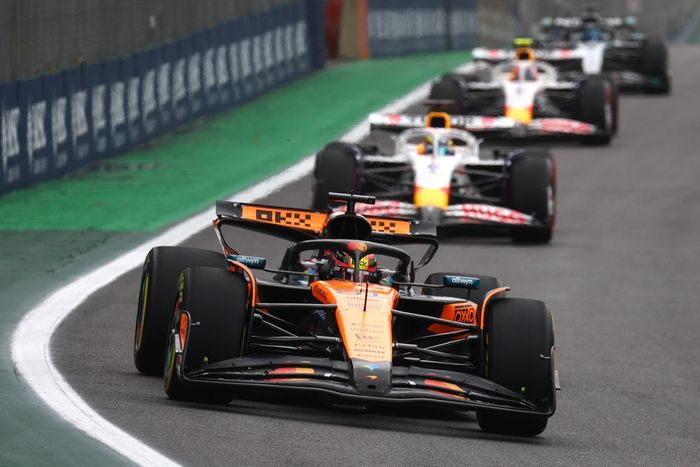 Oscar Piastri, McLaren, Isack Hadjar, Racing Bulls Team