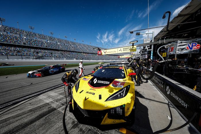 #4 Corvette Racing by Pratt Miller Motorsports Corvette Z06 GT3.R: Tommy Milner, Nicky Catsburg, Nico Varrone