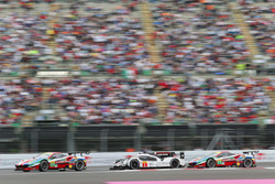 #51 AF Corse Ferrari 488 GTE: Gianmaria Bruni, James Calado; #1 Porsche Team Porsche 919 Hybrid: Tim