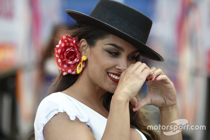 Hermosa chica de Red Bull