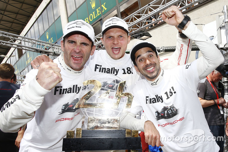 Ganadores de la carrera #2 Porsche Team Porsche 919 Hybrid: Romain Dumas, Neel Jani, Marc Lieb