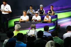 Пресс-конференция FIA: Эстебан Окон, Manor Racing; Нико Хюлькенберг, Sahara Force India F1; Даниил К
