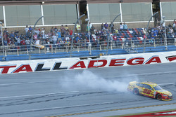 Sieger Joey Logano, Team Penske, Ford