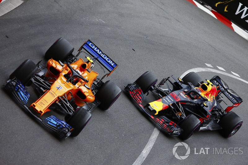 Stoffel Vandoorne, McLaren MCL33, leads Max Verstappen, Red Bull Racing RB14