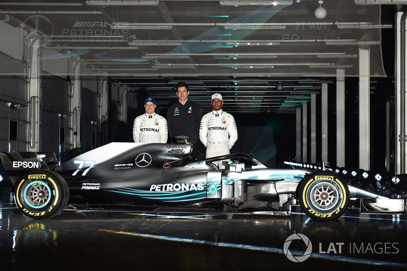 Valtteri Bottas, Mercedes AMG F1, Lewis Hamilton, Mercedes AMG F1, Toto Wolff, Executive Director Mercedes AMG F1