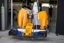 McLaren MCL33 nose and front wing