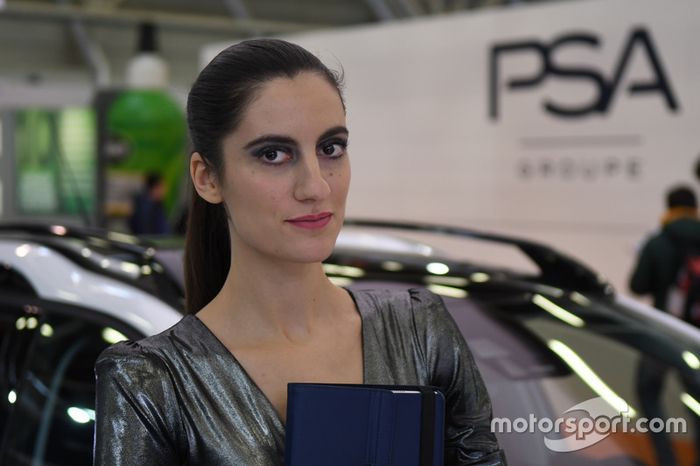Las chicas en el Salón del Automóvil de Bolonia 2017