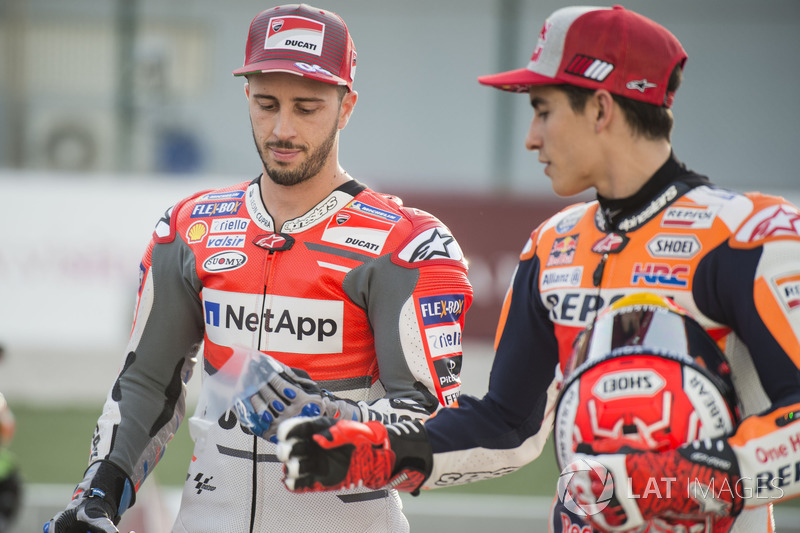 Andrea Dovizioso, Ducati Team, fait une blague à Marc Marquez, Repsol Honda Team