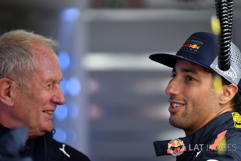 Dr Helmut Marko, Red Bull Motorsport Consultant y Daniel Ricciardo, Red Bull Racing