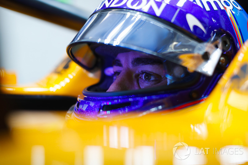 Fernando Alonso, McLaren, dans son cockpit