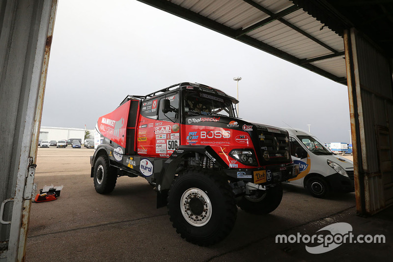 Teams prepare in Le Havre for the long trip to Lima, Peru