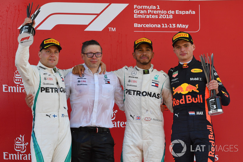 Bonnington, ingegnere di pistaMercedes AMG F1, Valtteri Bottas, Mercedes-AMG F1, Lewis Hamilton, Mercedes-AMG F1 e Max Verstappen, Red Bull Racing sul podio