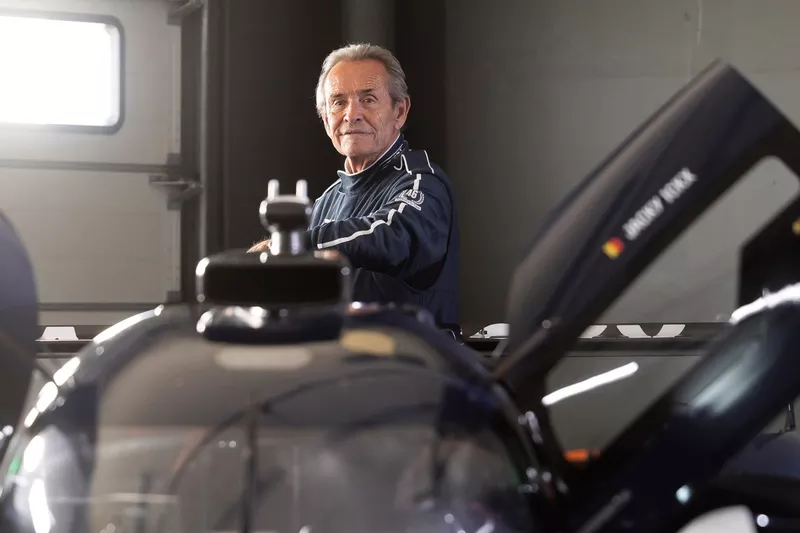 Jacky Ickx, Genesis Magma Racing Genesis
