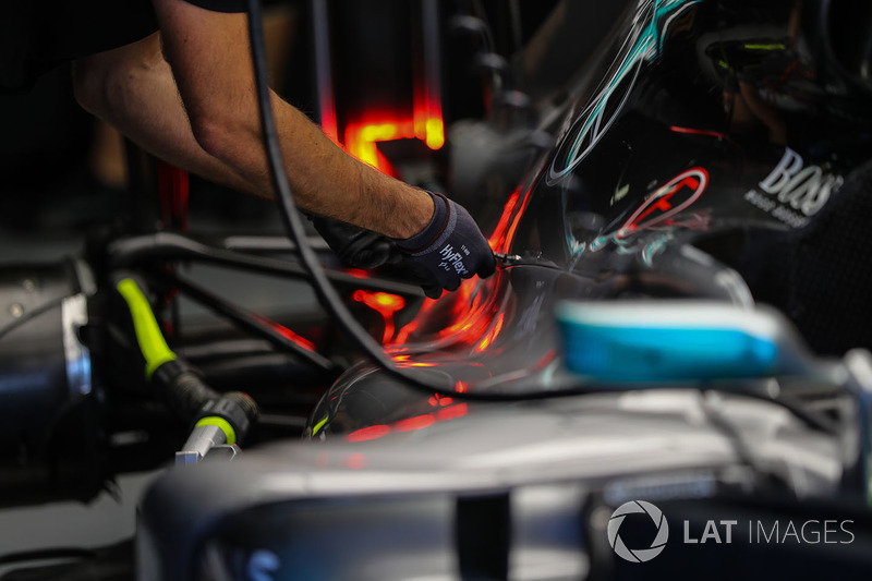 Mercedes AMG F1 mechanic and the chassis bodywork detail of Mercedes AMG F1 F1 W08