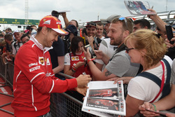Sebastian Vettel, Ferrari en sesión de autógrafos para los fans