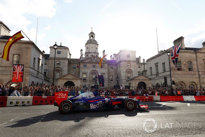 Carlos Sainz, Scuderia Toro Rosso
