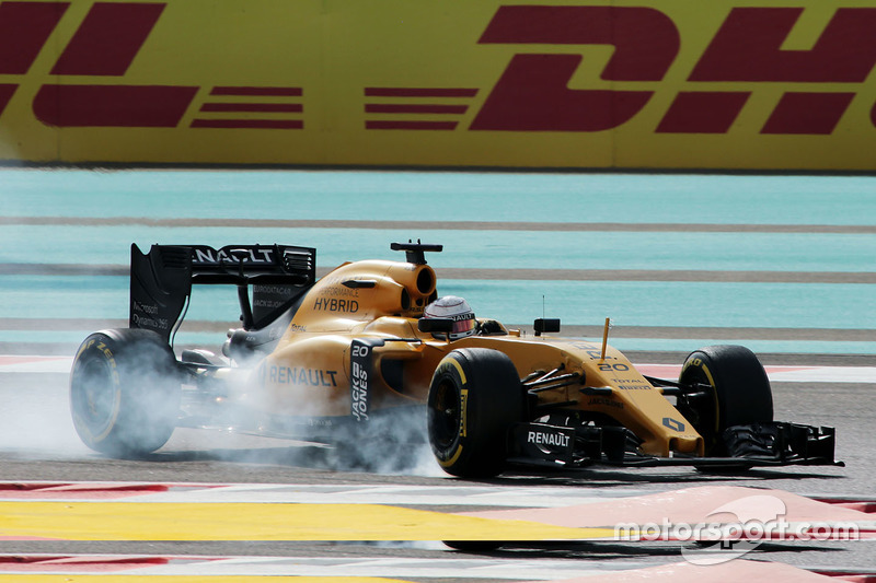 Kevin Magnussen, Renault Sport F1 Team RS16 locks up under braking