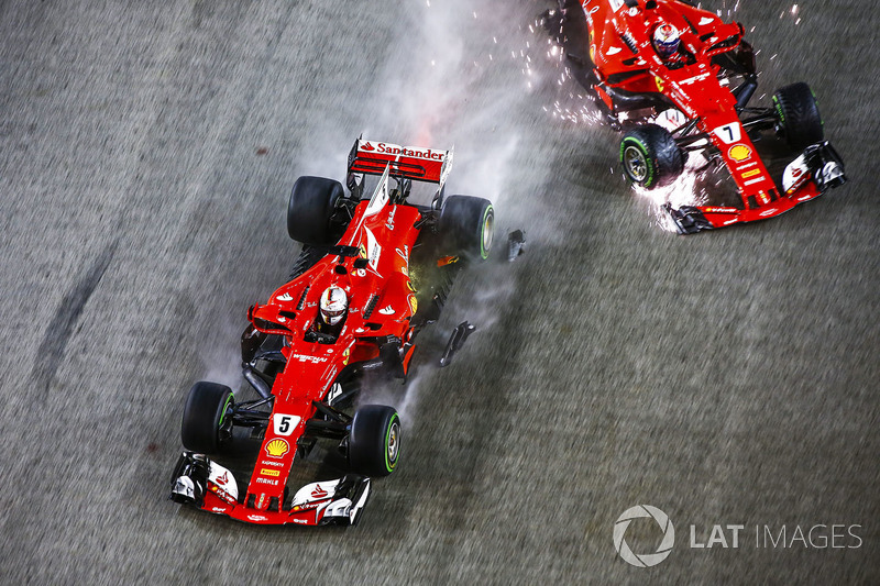 Sebastian Vettel, Ferrari SF70H, Kimi Raikkonen, Ferrari SF70H, raken elkaar