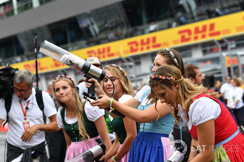 Grid girls fire T-Shirts into the crowd of fans, T-Shirt guns