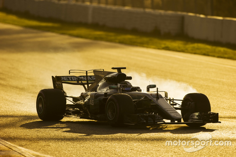 Valtteri Bottas, Mercedes AMG F1 W08, una rueda se bloquea