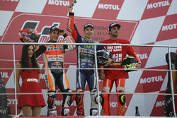 Podium : le vainqueur Jorge Lorenzo, Yamaha Factory Racing, le deuxième, Marc Marquez, Repsol Honda Team, le troisième, Andrea Iannone, Ducati Team