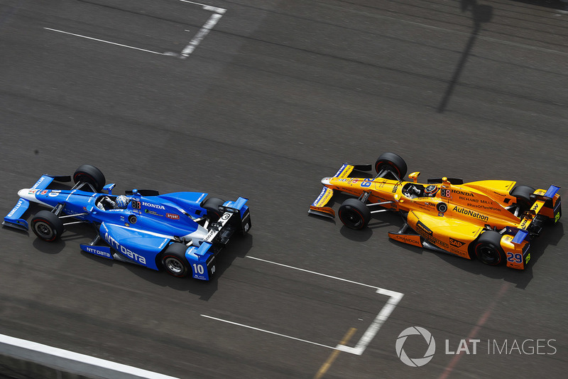 Fernando Alonso, Andretti Autosport Honda, Tony Kanaan, Chip Ganassi Racing Honda