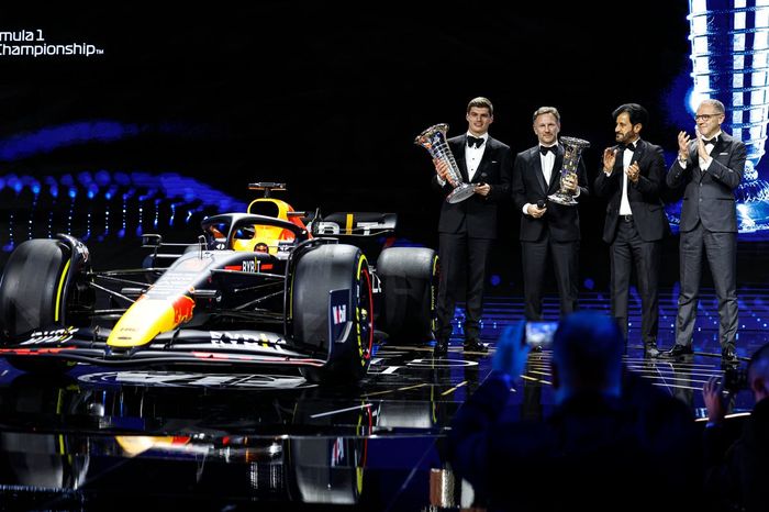 Christian Horner, Max Verstappen, Campeón de F1 de la FIA, Mohammed Ben Sulayem, Presidente de la FIA, Stefano Domenicali