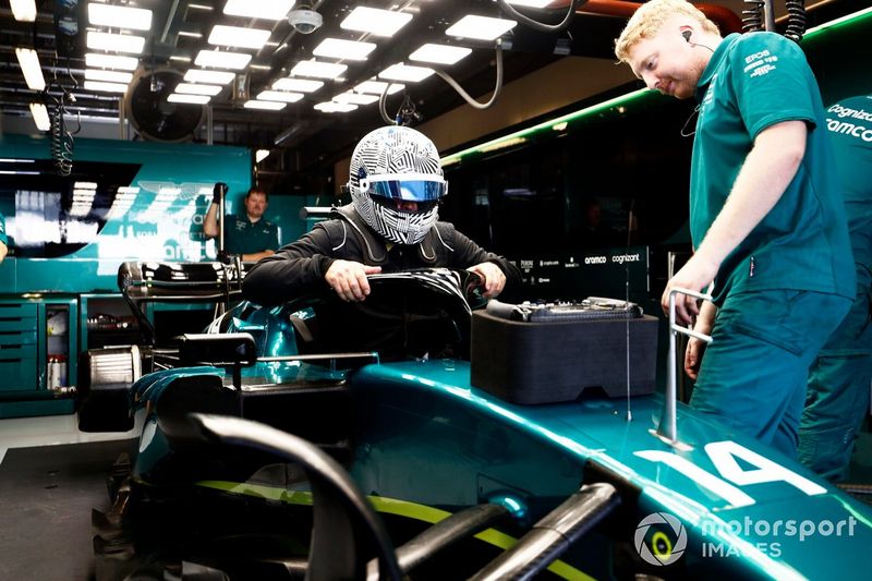 Fernando Alonso, Aston Martin AMR22