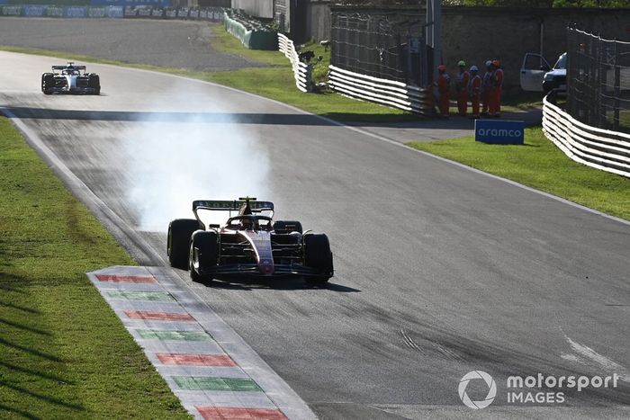 Carlos Sainz, Ferrari F1-75, bloquea en la frenada