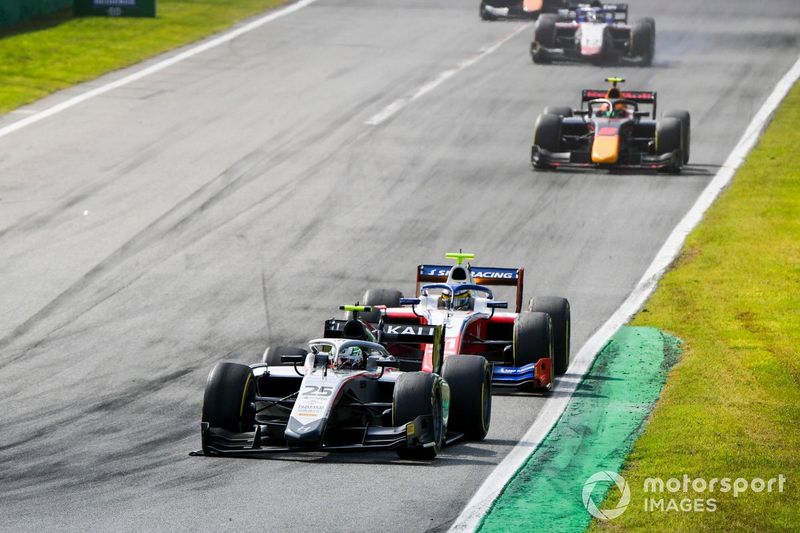 Luca Ghiotto, Hitech Grand Prix y Robert Shwartzman, Prema Racing 