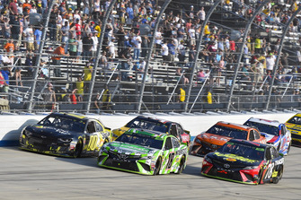 Kyle Busch, Joe Gibbs Racing, Toyota Camry Interstate Batteries and Martin Truex Jr., Furniture Row Racing, Toyota Camry 5-hour ENERGY/Bass Pro Shops