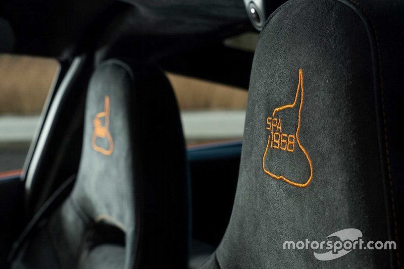 McLaren 720S Spa 68, підголівники