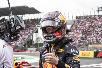 Yarış galibi Max Verstappen, Red Bull Racing RB14, parc ferme