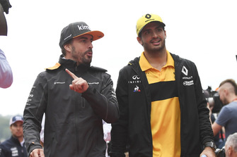 Fernando Alonso, McLaren and Carlos Sainz Jr., Renault Sport F1 Team on the drivers parade