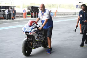 La moto endommagée de Xavier Siméon, Avintia Racing