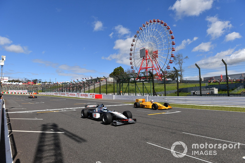 Mika Hakkinen, McLaren MP4-13 lors des Legends F1 30th Anniversary Lap Demonstration