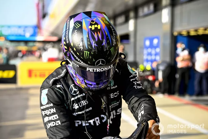 Ganador de la primera posición para la carrera Sprint Lewis Hamilton, Mercedes