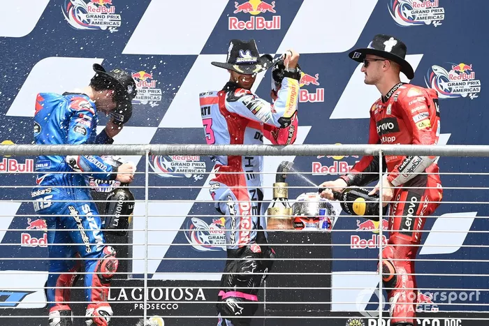 Podio: ganador Enea Bastianini, Gresini Racing, segundo lugar Alex Rins, Team Suzuki MotoGP, tercer lugar Jack Miller, Ducati Team