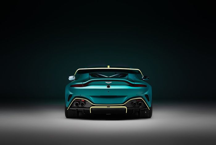 Aston Martin Vantage GT4