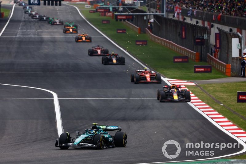 Fernando Alonso, Aston Martin AMR24, Max Verstappen, Red Bull Racing RB20, Carlos Sainz, Ferrari SF-24, Sergio Perez, Red Bull Racing RB20