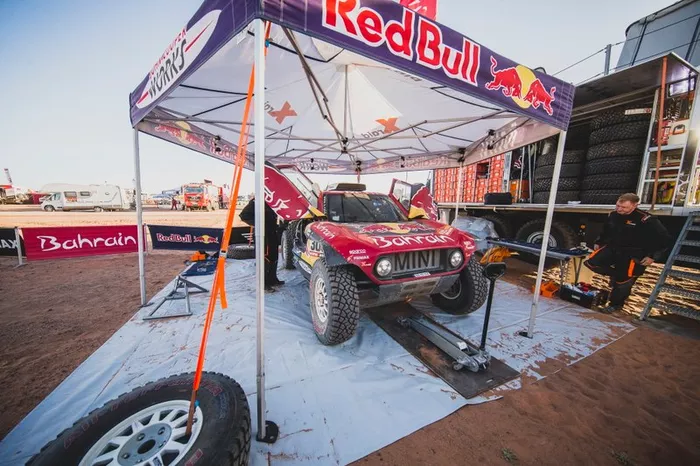 #305 JCW X-Raid Team: Carlos Sainz, Lucas Cruz